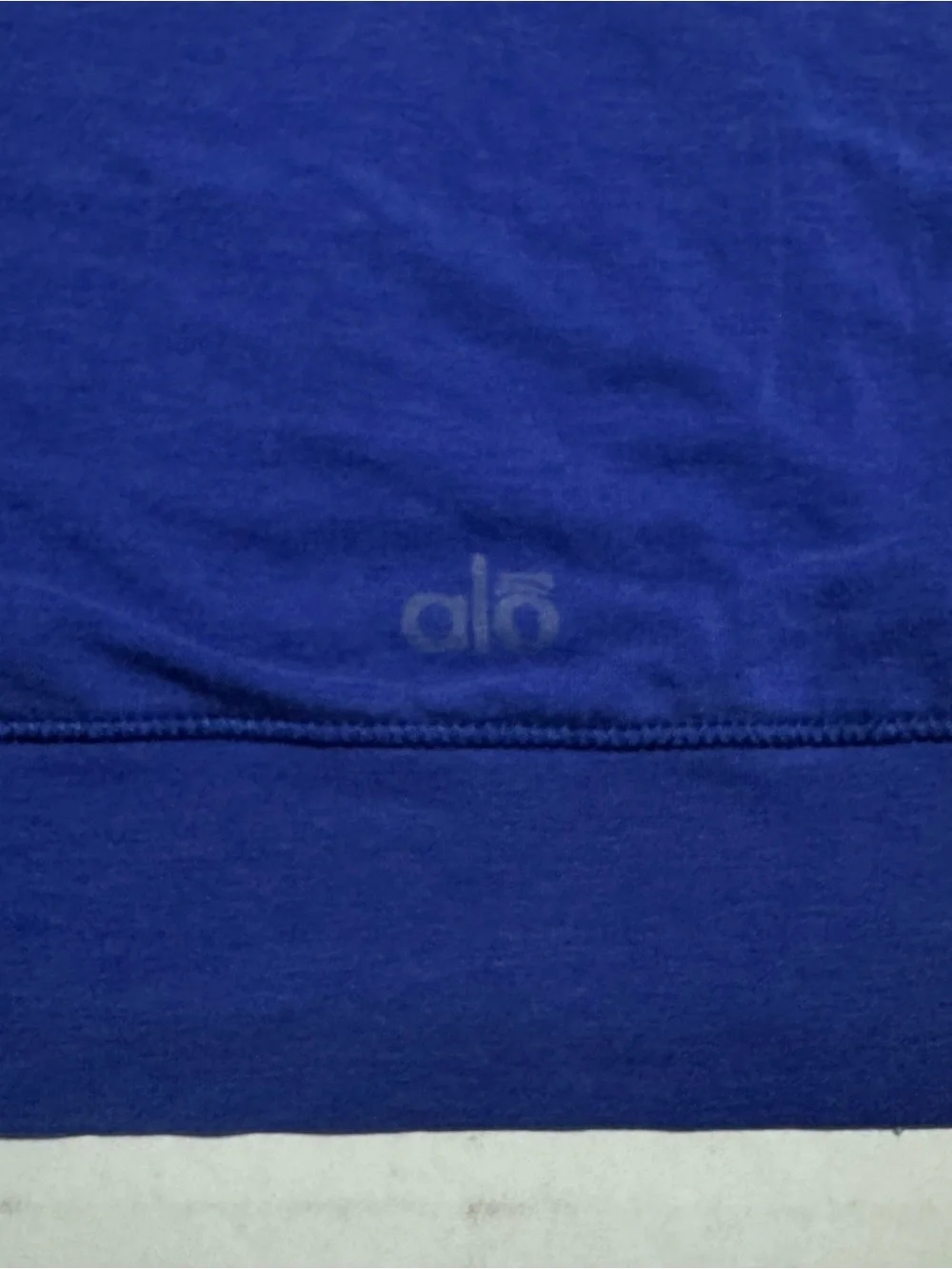 alo Yoga CoolFit Long Sleeve V-Neck Performance Workout, Casual Tee Size: S